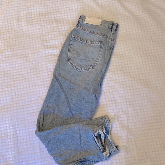 High rise distressed mom-Jean size 8 - Picture 3 of 3
